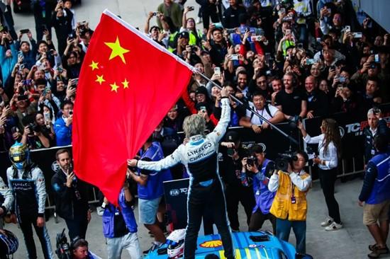 五星红旗飘扬 中国竞速主场作战  扬威